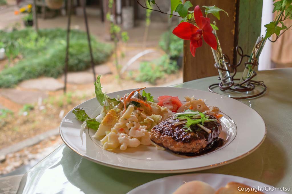 東京都・瑞穂町の、耕心館の、カフェレストラン・ストーリアのハンバーグ
