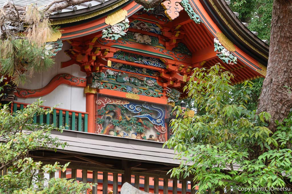 昭島市・拝島日吉神社の、本殿の彫刻