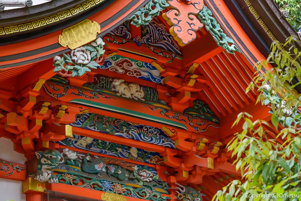 昭島市・拝島日吉神社の、本殿の彫刻