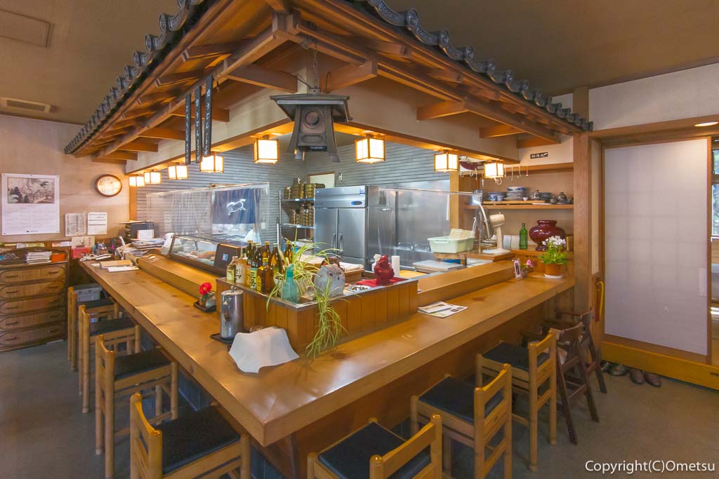 青梅・成木「割烹うらしま」の店内