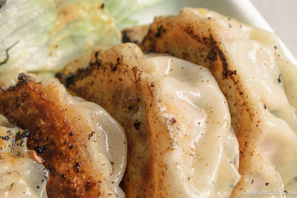 東青梅の餃子居酒屋「餃子と瓶」の、焼き餃子