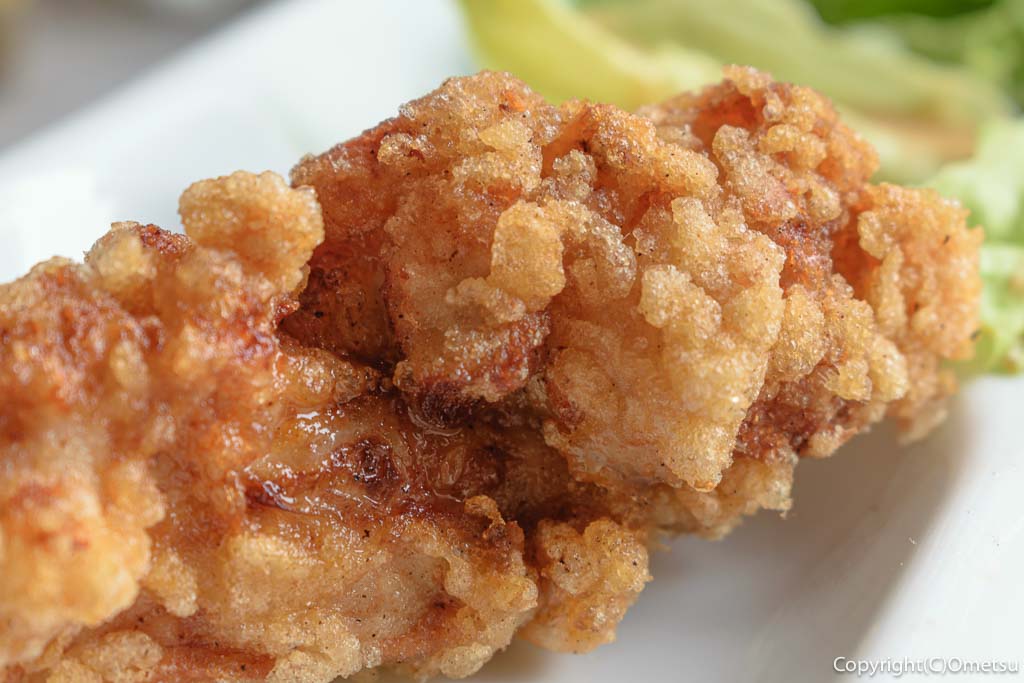 東青梅の餃子居酒屋「餃子と瓶」の、焼き餃子定食の唐揚げ