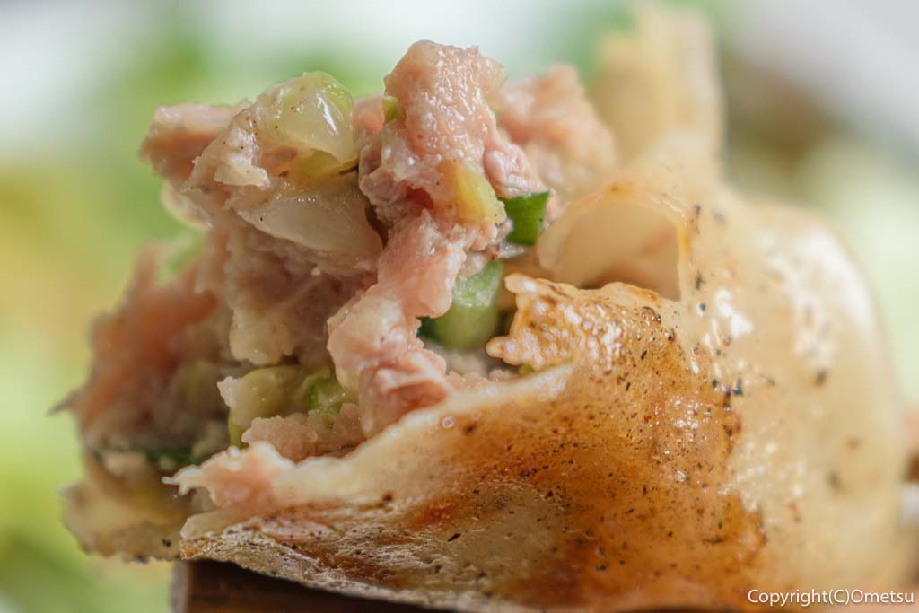 東青梅の餃子居酒屋「餃子と瓶」の、焼き餃子の、餡