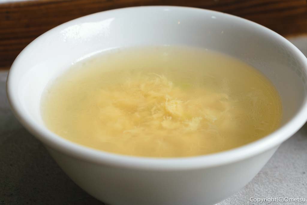 東青梅の餃子居酒屋「餃子と瓶」の、ランチの卵スープ