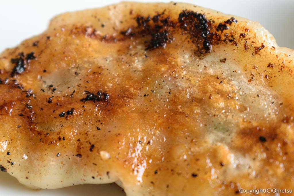 東青梅の餃子居酒屋「餃子と瓶」の、焼き餃子の、焼き目