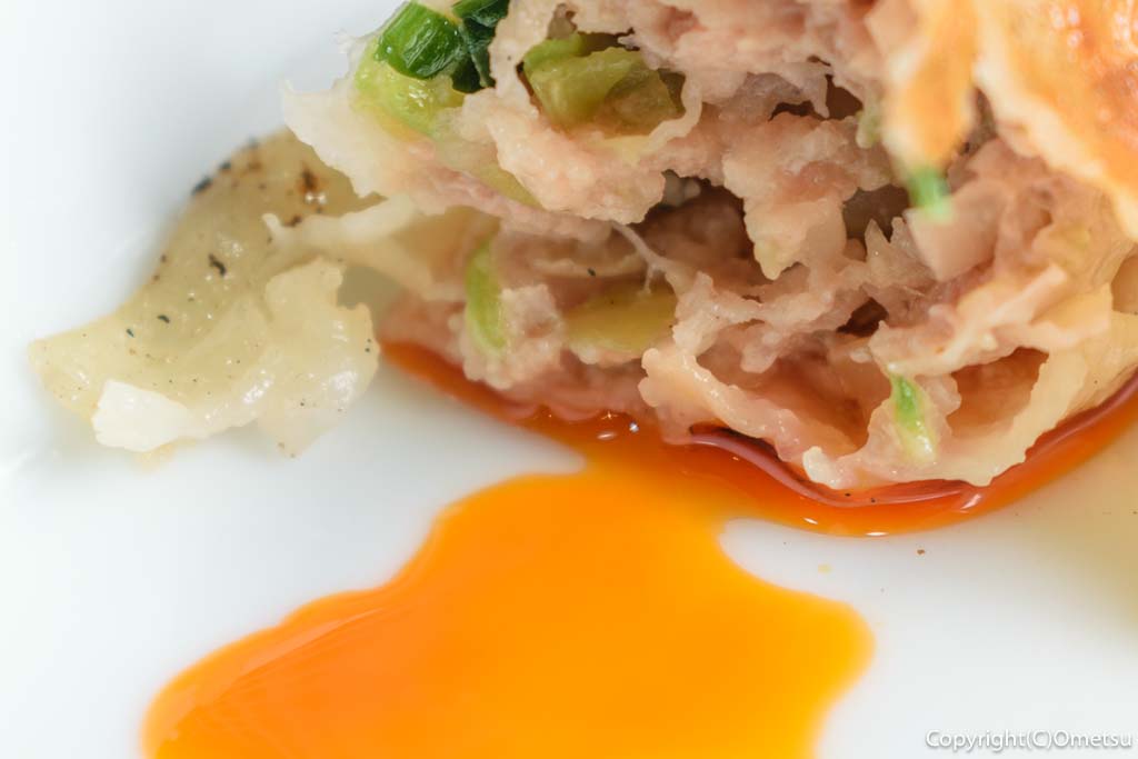 東青梅の餃子居酒屋「餃子と瓶」の、焼き餃子と辣油