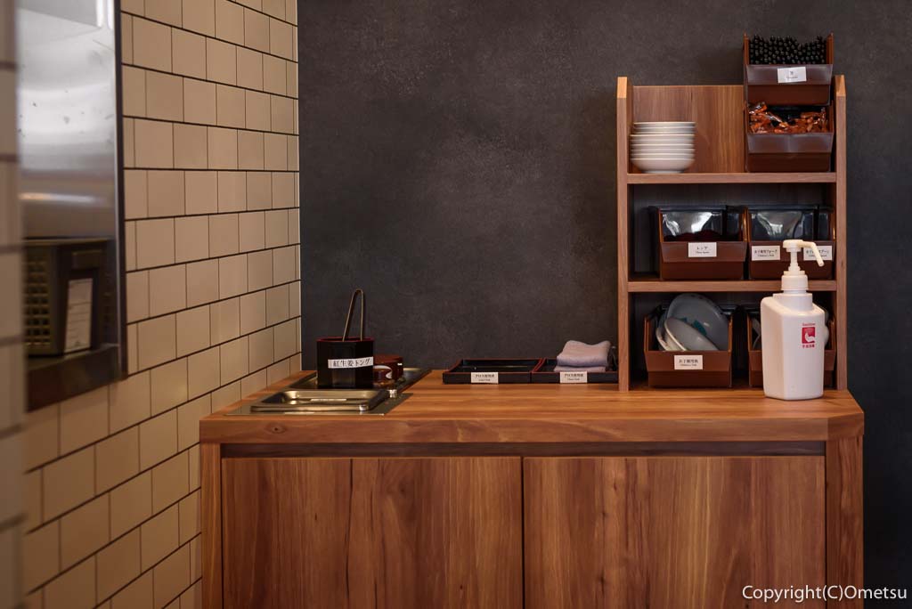 吉野家・16号線昭島緑町店の、調味料コーナー