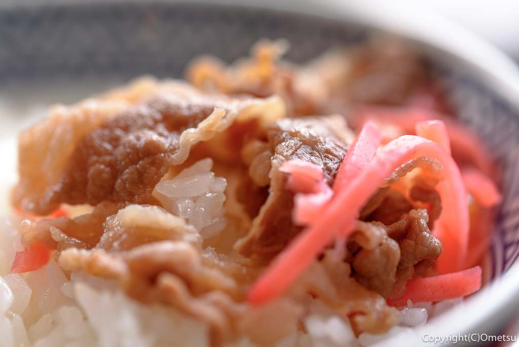 吉野家の、牛小鉢と紅生姜の、ご飯のせ