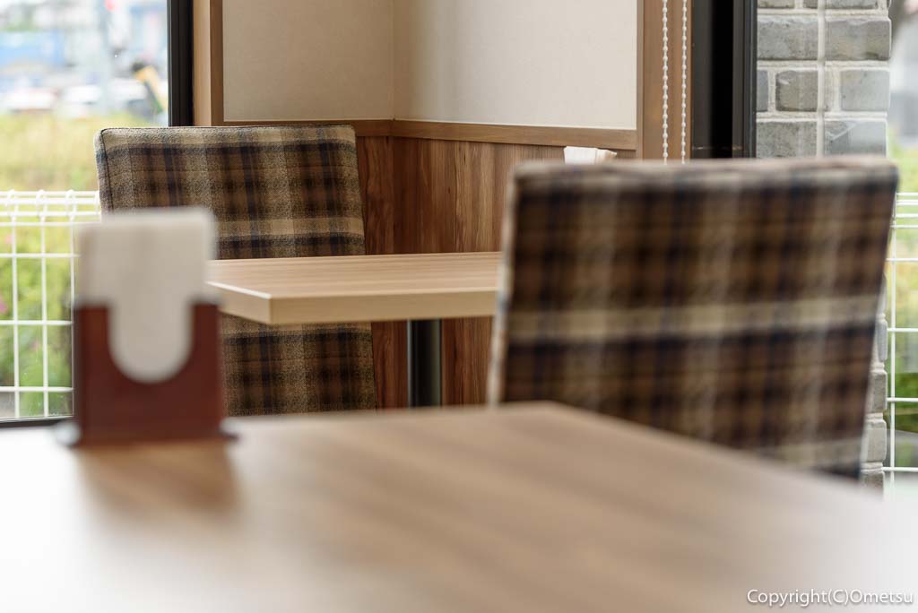 吉野家・16号線昭島緑町店の、テーブルと椅子