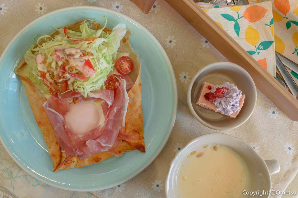 羽村市・小作台の雑貨店&カフェ、Anne＆non nonの、「ハムと生ハムとチーズのガレット」ランチセット