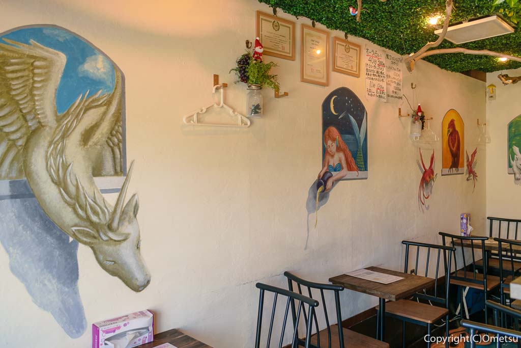 福生のレストラン・Ottamage(おったまーじゅ)の、店内・壁画