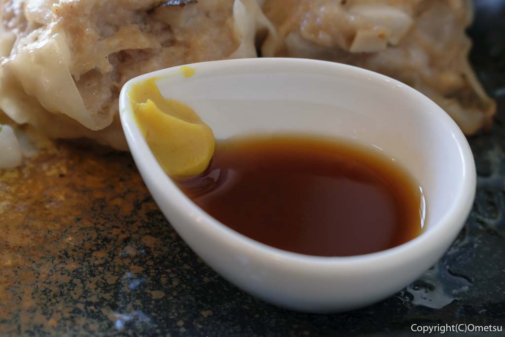 福生のレストラン・Ottamage(おったまーじゅ)の、日替わりランチの、シュウマイの醤油ダレ
