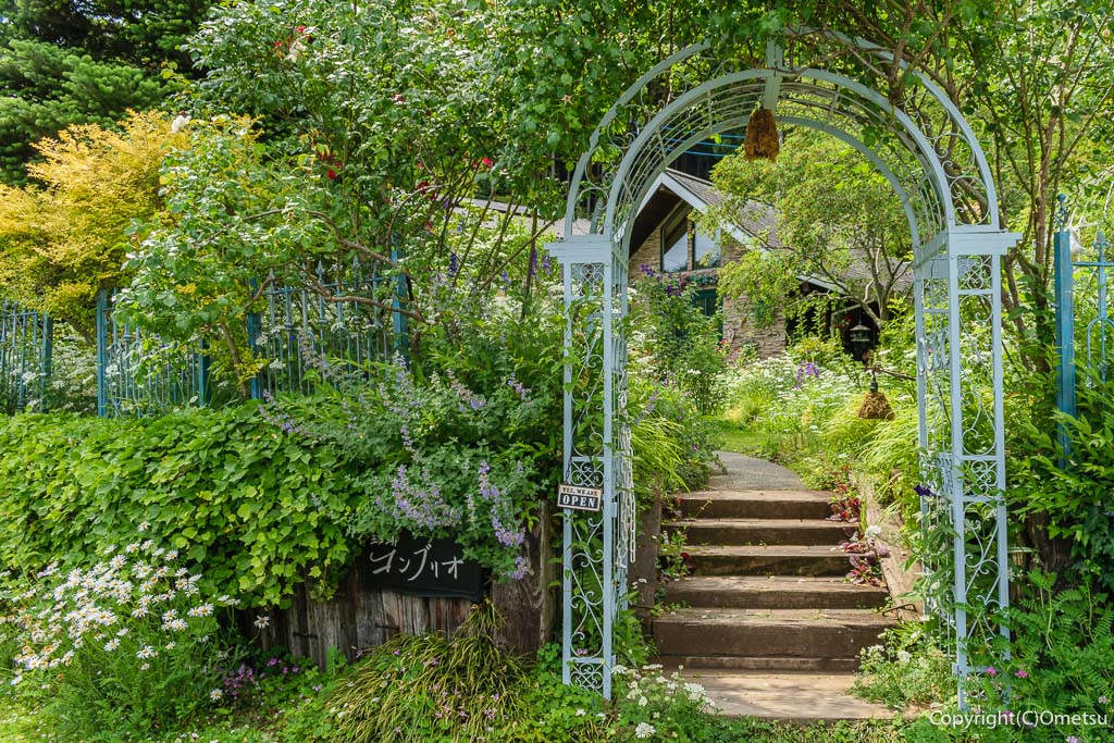 青梅市・成木のレストラン「コンブリオ」のエントランス