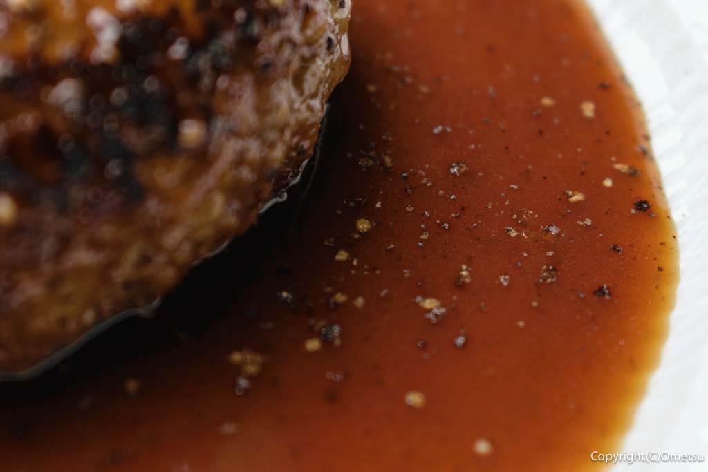 青梅市・成木のレストラン「コンブリオ」のテラスと、和洋折衷・ハンバーグソース