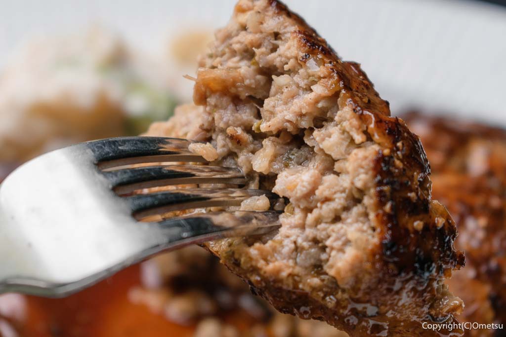 青梅市・成木のレストラン「コンブリオ」のハンバーグ