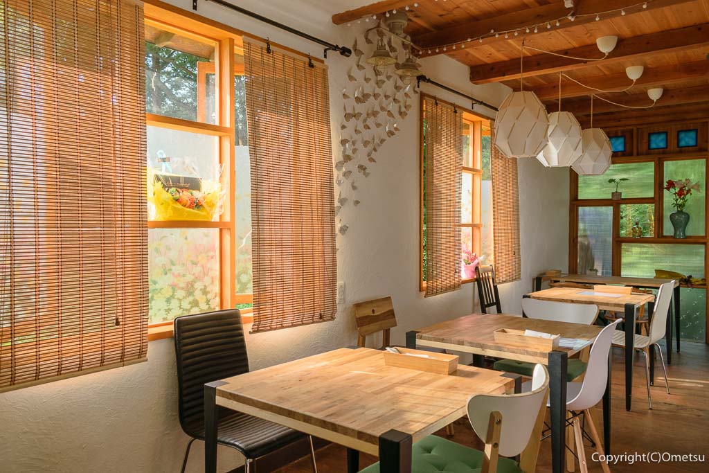 青梅市・富岡の「もりのかかし」の店内