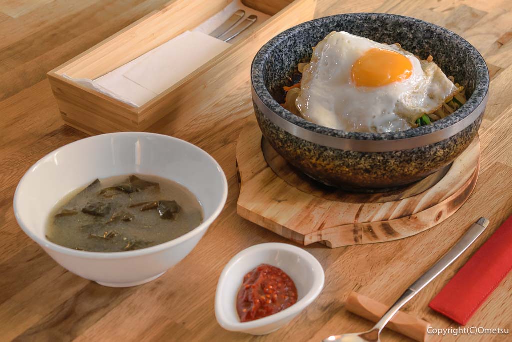 青梅市・富岡の「もりのかかし」の、石焼ビビンバ