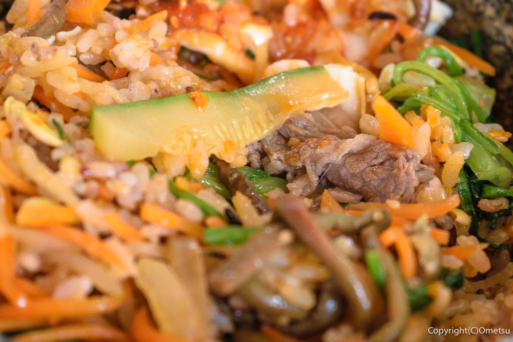 青梅市・富岡の「もりのかかし」の、石焼ビビンバ