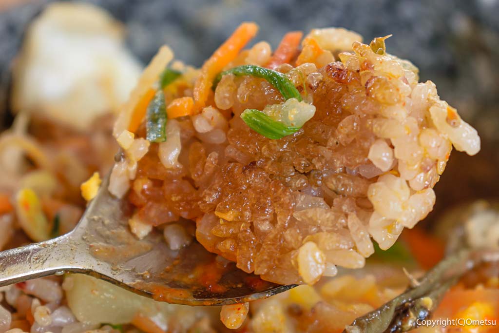 青梅市・富岡の「もりのかかし」の、石焼ビビンバの、おこげご飯