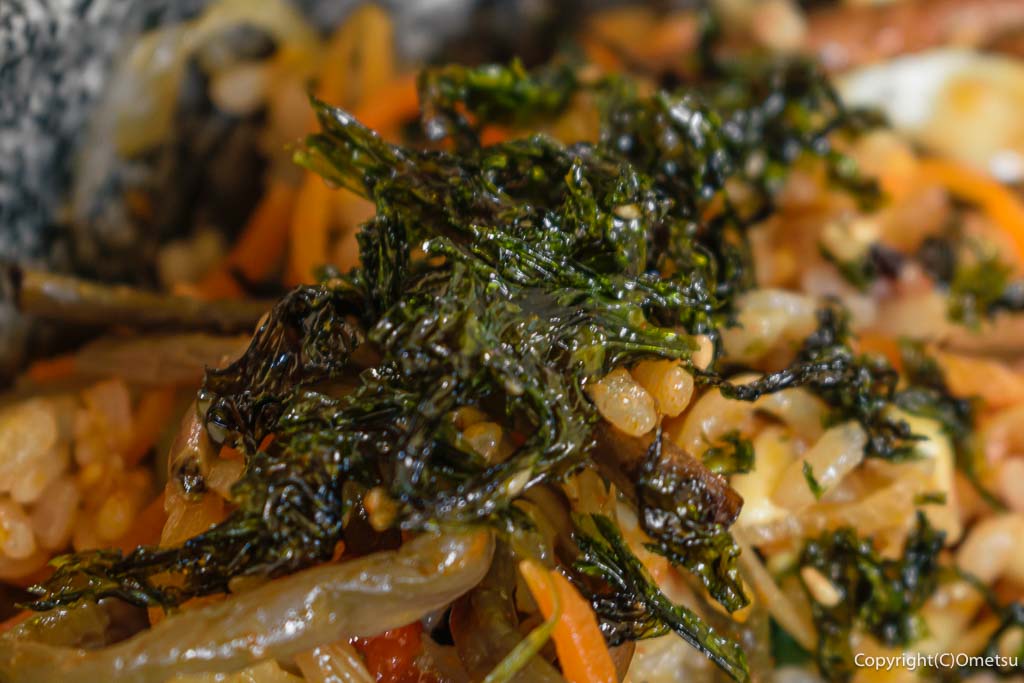 青梅市・富岡の「もりのかかし」の、石焼ビビンバと、韓国海苔