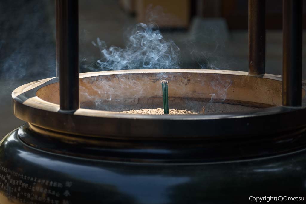 青梅市・塩船観音寺の、お香