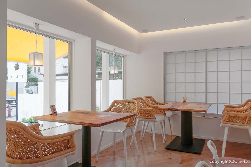 あきる野市・OSTERIA ALBERI（オステリア アルベリ）の店内