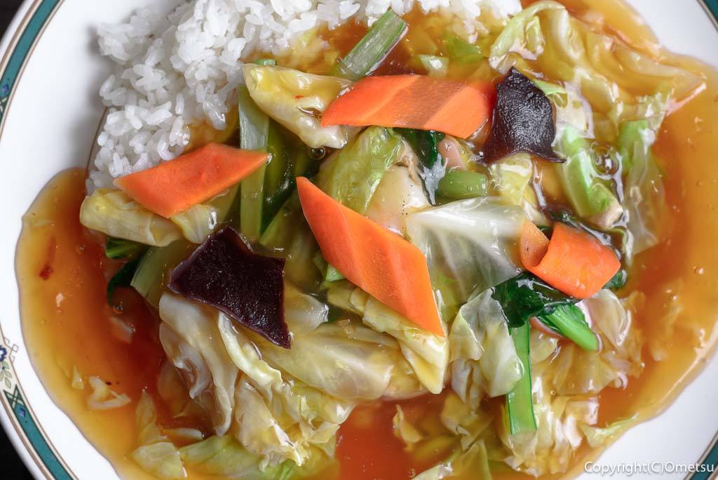 あきる野市・秋川「ぼん天中華ハウス」の、五目中華丼