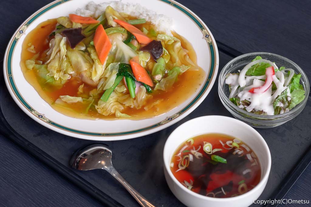 あきる野市・秋川「ぼん天中華ハウス」の、五目中華丼