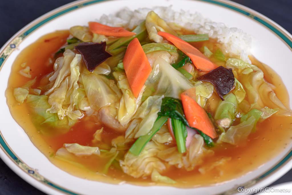 あきる野市・秋川「ぼん天中華ハウス」の、五目中華丼