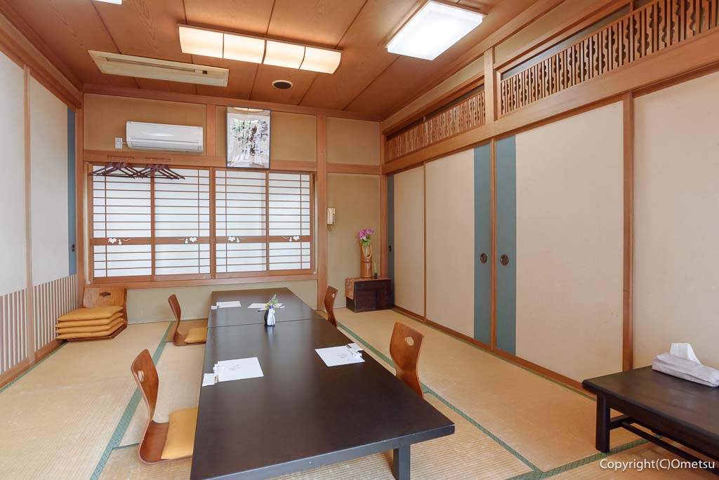 東京都・日の出町の、宝来屋の、個室