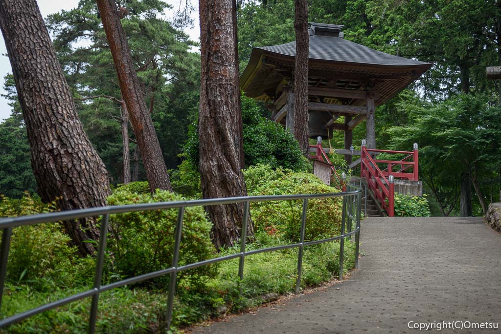 青梅市・塩船観音寺の、招福の鐘