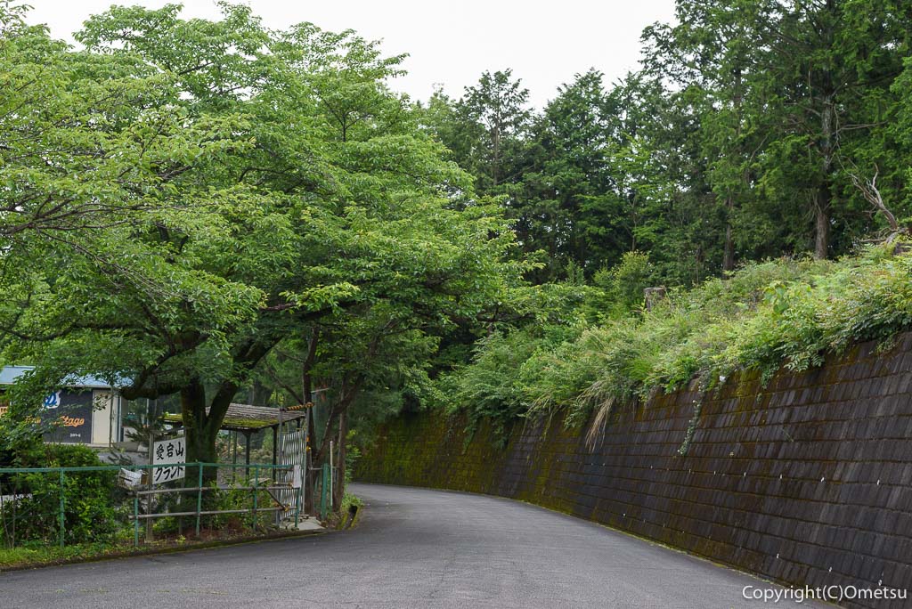 青梅市・霞丘陵ハイキングコースの、愛宕山グランド