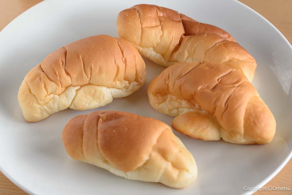 あきる野市・秋川の「手作りパンの店 エスプリ」の、ロールパン