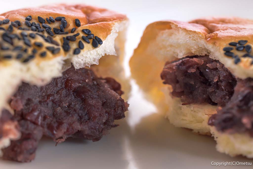 あきる野市・秋川の「手作りパンの店 エスプリ」の、あんぱんの、こしあん