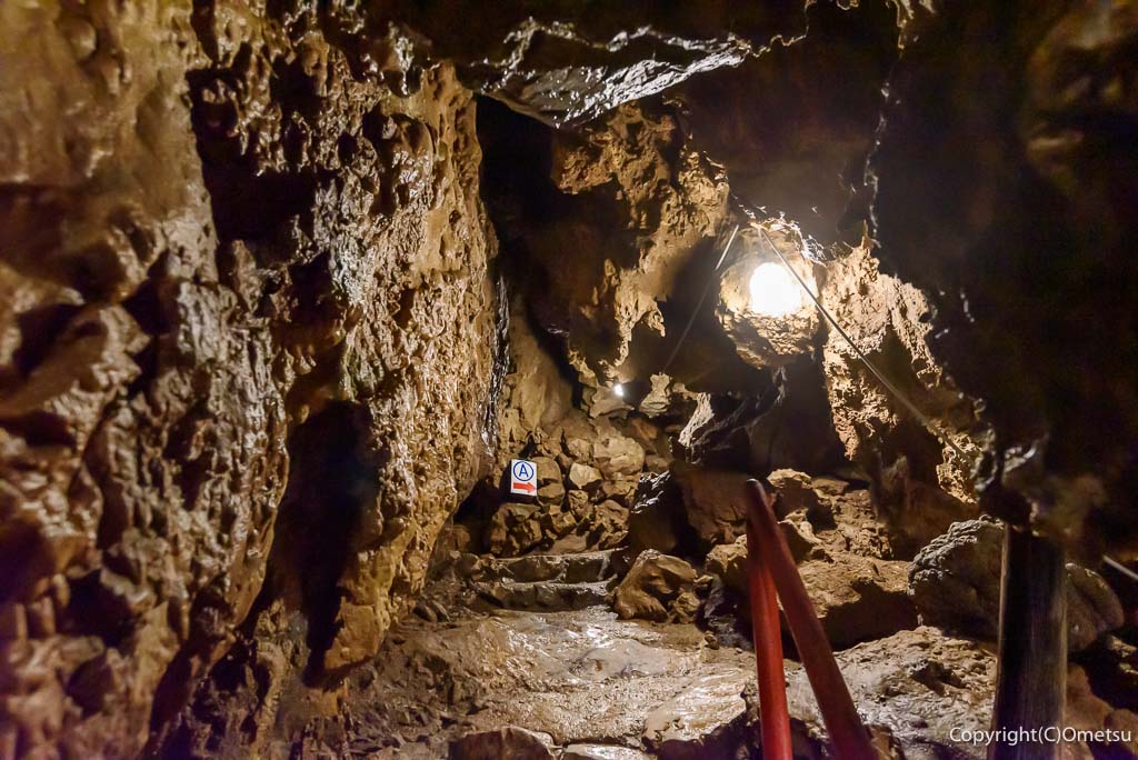 東京都あきる野市・大岳鍾乳洞、チャレンジコース分岐付近
