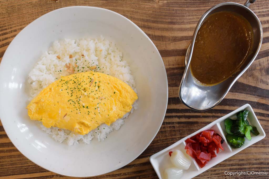 東福生・欧風カレー店・アリババの、チーズオムレツカレー