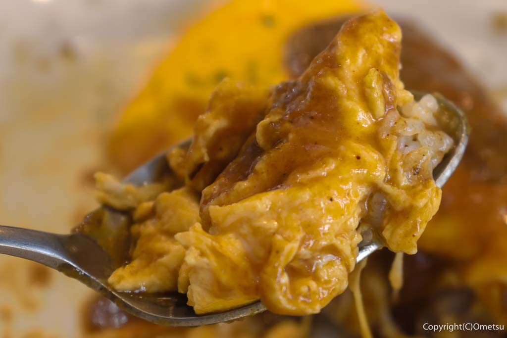 東福生・欧風カレー店・アリババの、チーズオムレツカレー