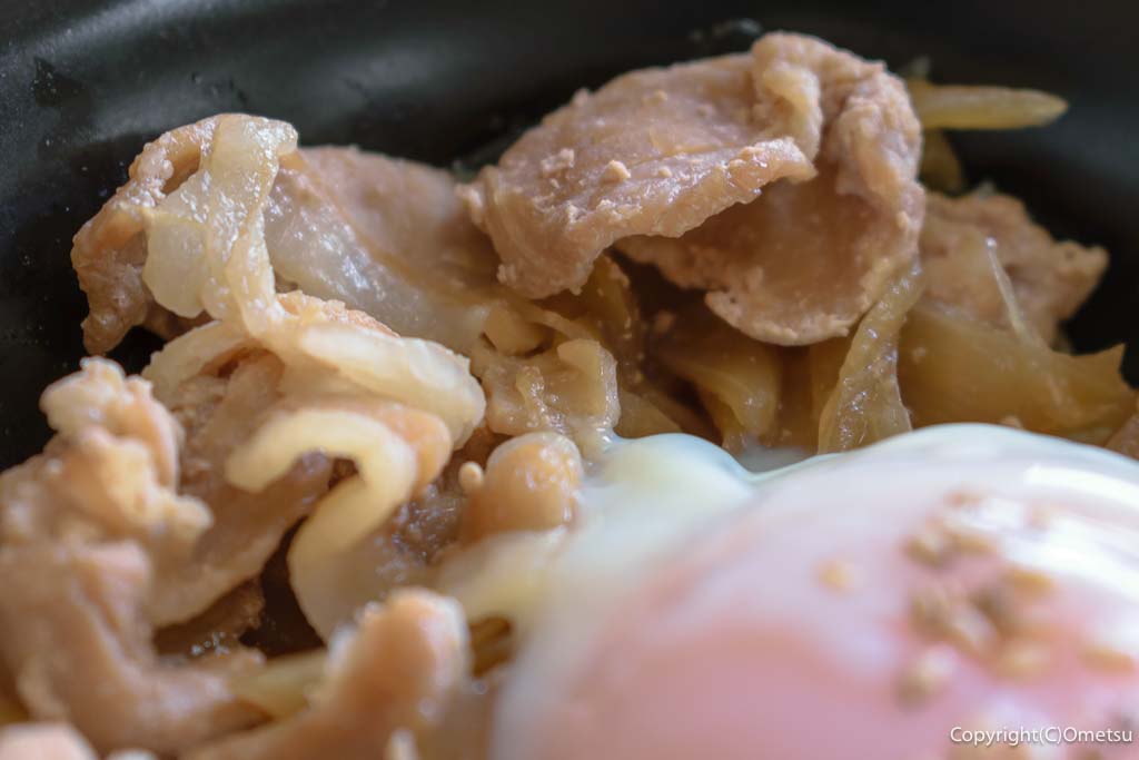 青梅市・今寺の「なかま亭」の、豚丼の肉