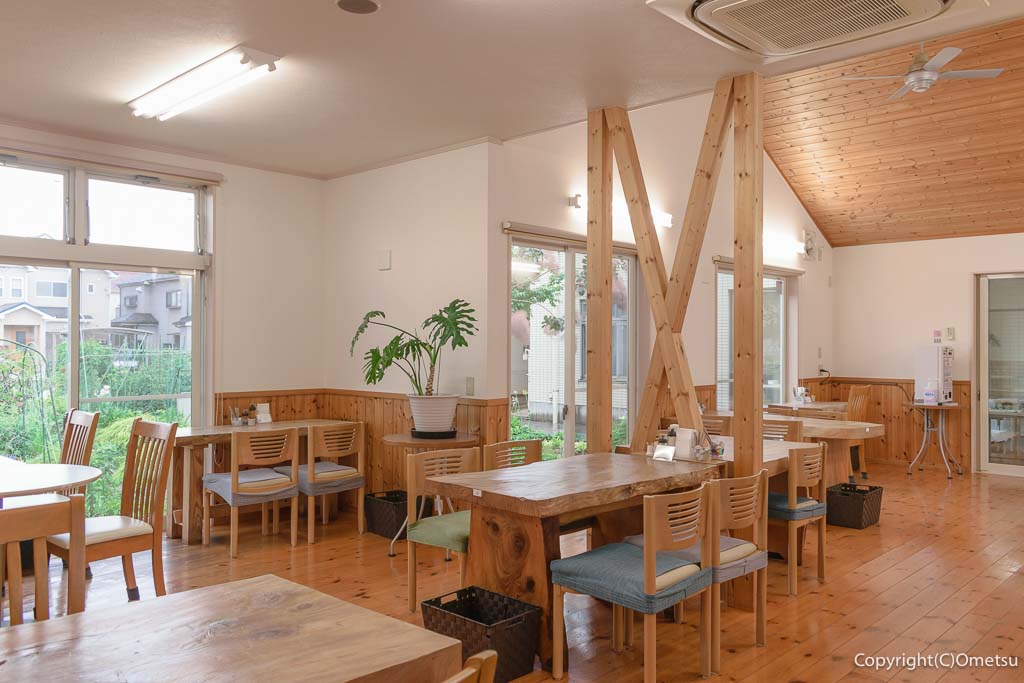 青梅市・今寺の「なかま亭」の、店内
