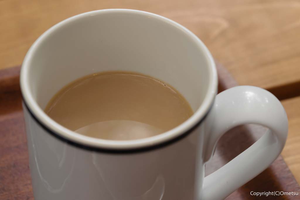 奥多摩町の「しろまるカフェ」の、カフェオレ