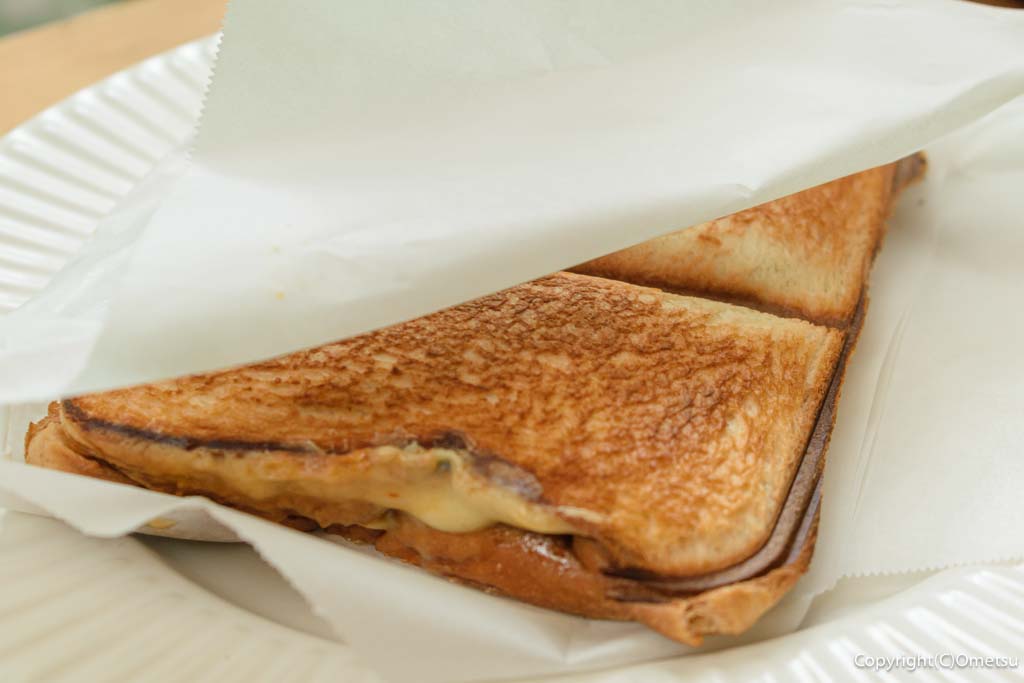 奥多摩町の「しろまるカフェ」の、ホットサンドの、紙袋