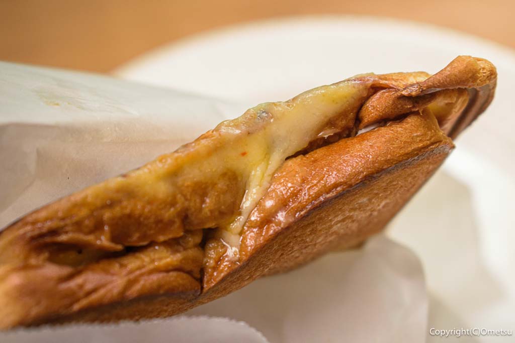 奥多摩町の「しろまるカフェ」の、ホットサンドのチーズ