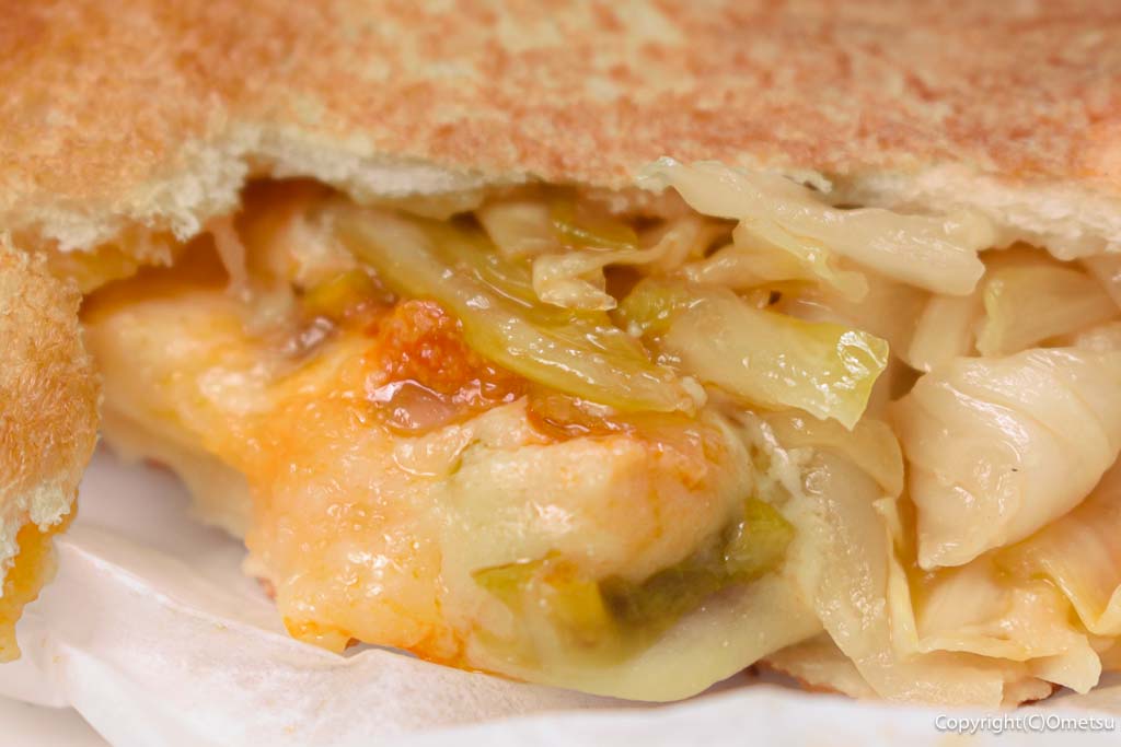 奥多摩町の「しろまるカフェ」の、ホットサンドの、具