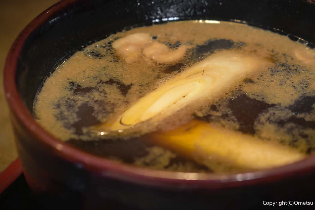 東青梅のうどん店「根岸屋」の、「鴨南せいろ」のつけ汁