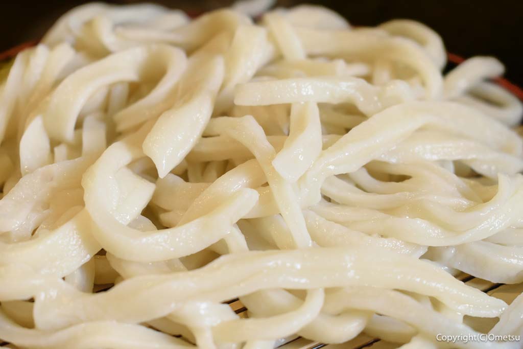 東青梅のうどん店「根岸屋」の、手打ちうどん