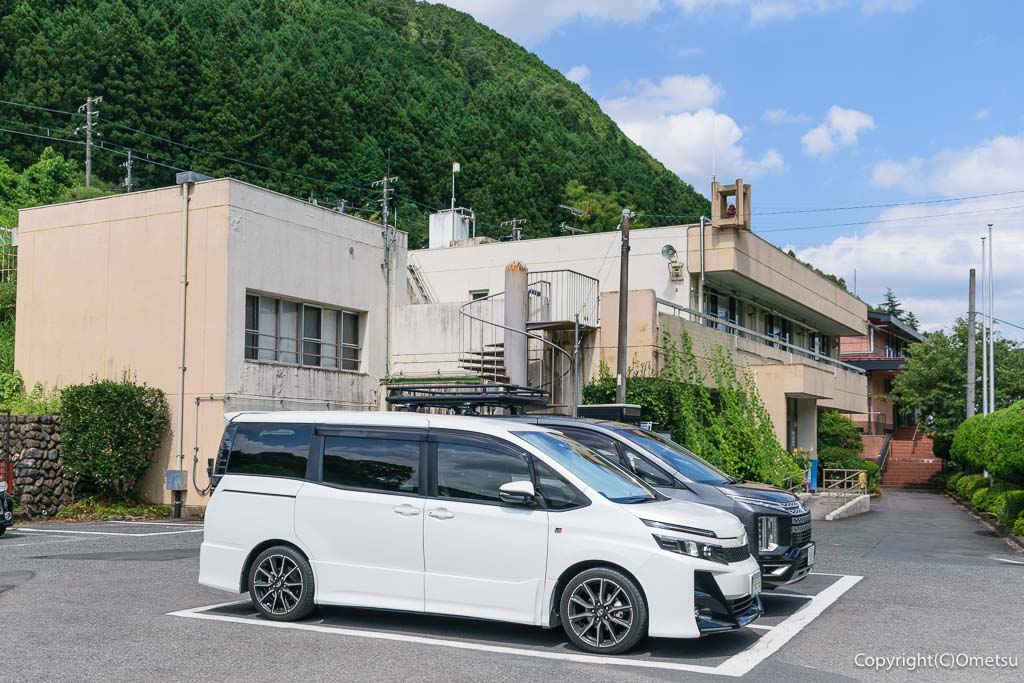 青梅市・御岳渓谷の、川井市民センター・事務棟