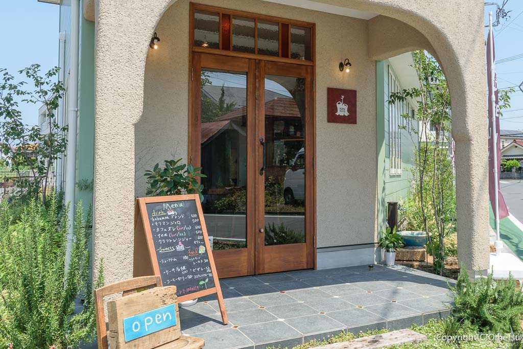 羽村の、カフェ・ククタナ（cafe kukutana）の入口