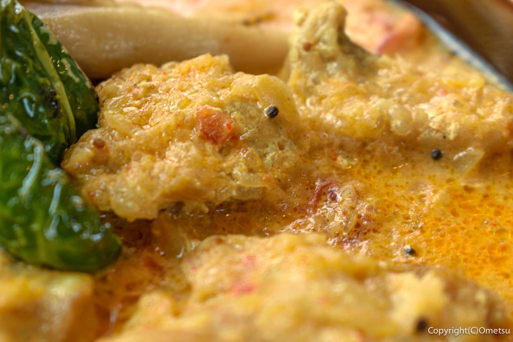 羽村の、カフェ・ククタナ（cafe kukutana）の、ココナッツカレーの、鶏肉