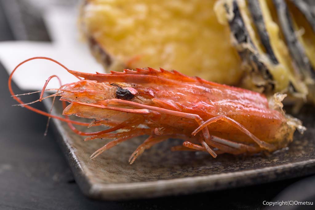 東京都・日の出町の、宝来屋の、エビのお頭の素揚げ