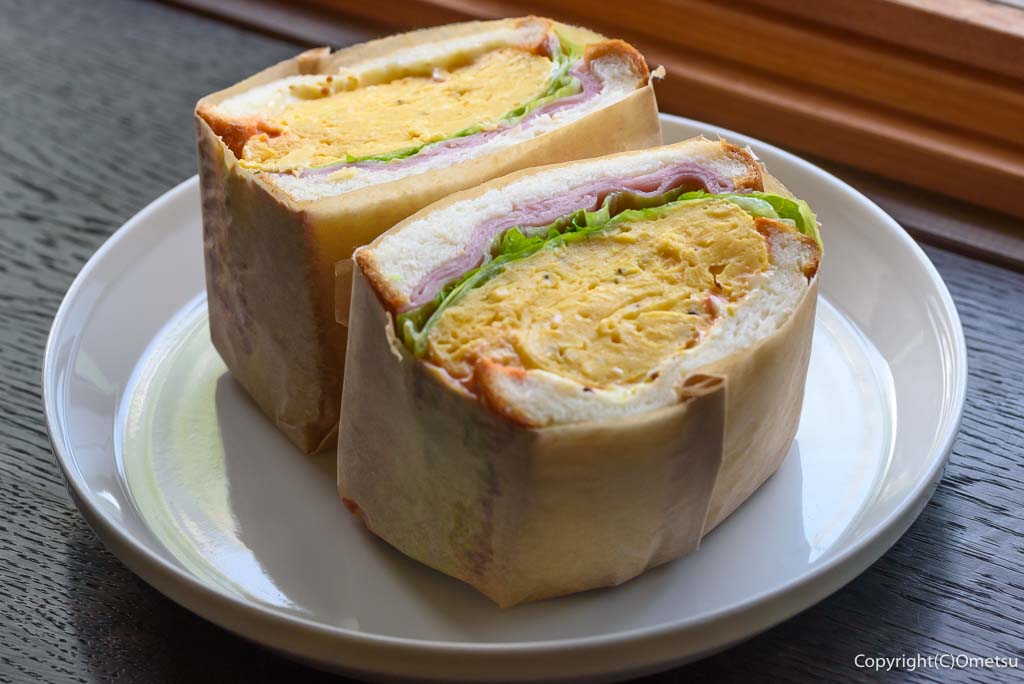 あきる野市・戸倉のカフェ・POUNDの「ふわふわ玉子とハムの極厚サンド」
